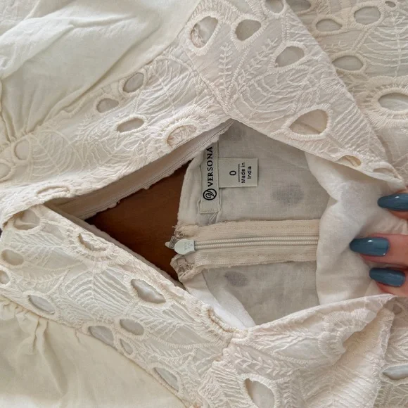 Versona Cream Eyelet Tiered Dress with Scalloped Puff Sleeves - Picture 3 of 4